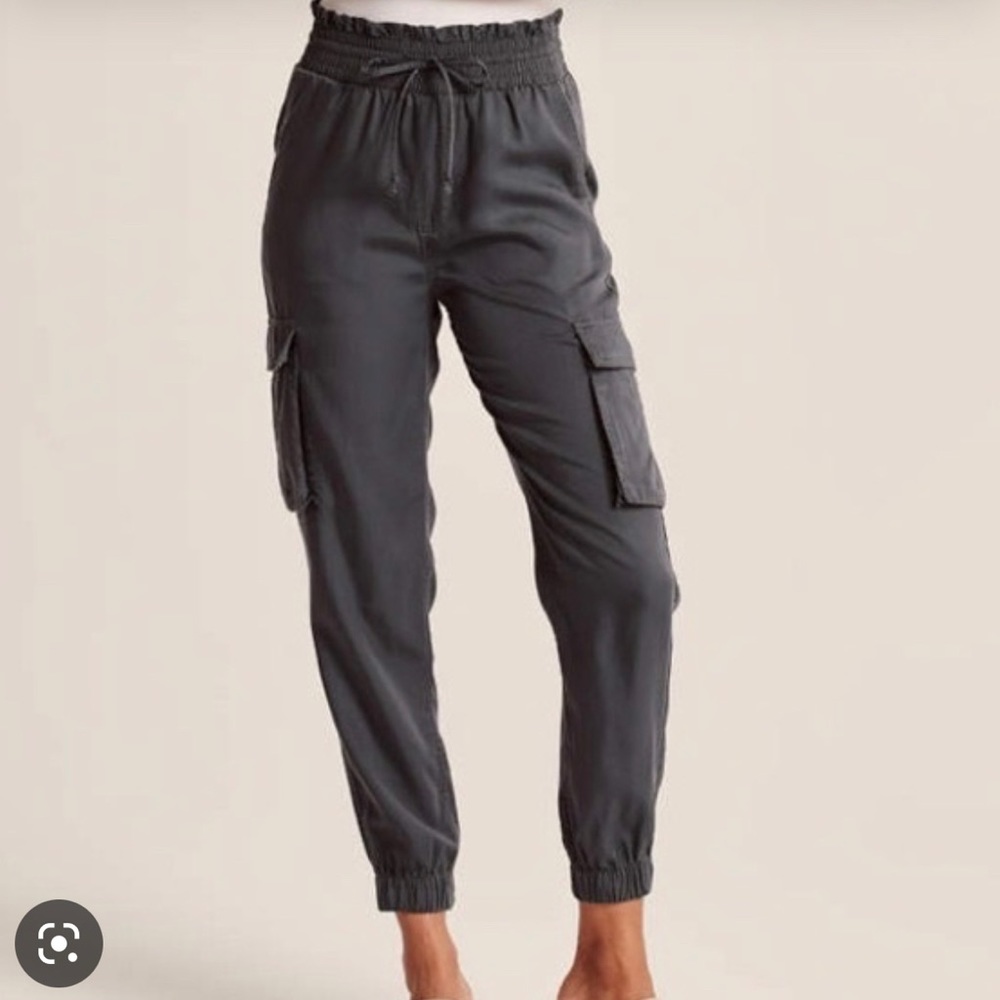 A&F Women’s High Rise Jogger Cargo Pants